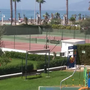 Primera Línea De Playa. Magnífica Urbanizacion Apartamento